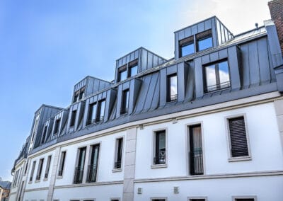 Dach mit Stehpfalztechnik