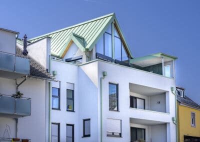Dach mit Stehpfalztechnik